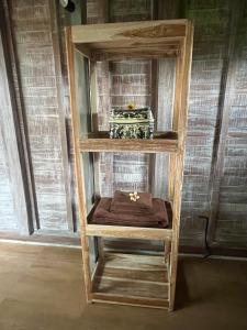 a wooden shelf with a cake on top of it at Casa Tibubiu in Tabanan