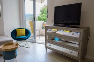 a living room with a tv on a dresser at Apartman Nora Herceg Novi in Zelenika