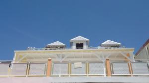 Το κτήριο όπου στεγάζεται  το διαμέρισμα