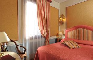 Postel nebo postele na pokoji v ubytování Hotel Arlecchino