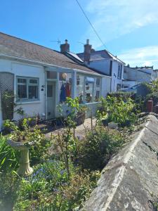 a house with a garden in front of it at Redmoor in Saint Day