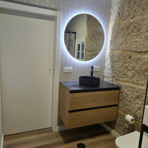 a bathroom with a sink and a mirror at Casa a Figueira in Pungín