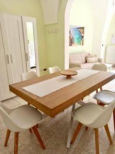 a dining room with a wooden table and chairs at Casa Salento Diso in Diso