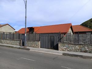 a house with a fence and a gate and a street at Agmashenebeli house 3 in Mtskheta