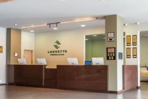 a lobby with a reception desk with laptops on it at Hotel Laghetto Pedras Altas in Gramado