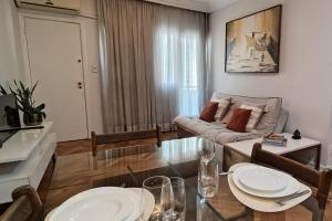 a living room with a couch and a glass table at Alphaville Serviced Apartment São Paulo in Barueri