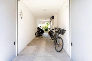 a hallway with bikes parked in a room at Chambres D'hôtes Madan'hôte in Capbreton