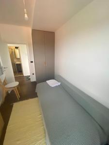 a small room with a bed in the corner at Unin Apartman, Kosmaj Renew, Rogača in Rogača +3 photos