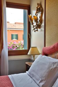 Postel nebo postele na pokoji v ubytování Hotel Arlecchino