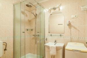 a bathroom with a shower and a toilet and a sink at Apartman Levendula in Balatonfüred