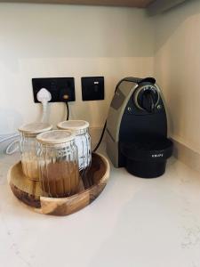 a coffee maker and a blender on a counter at Guest house in Compton in Winchester