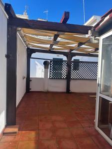 an empty patio with awning on top of a building at APARTAMENT MAYA - Julia Vieste in Vieste