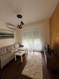 a living room with a couch and a table at Apartman S in Vrnjačka Banja