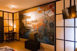 a large painting on the wall in a hotel room at Thermae Grimbergen Hotel in Grimbergen