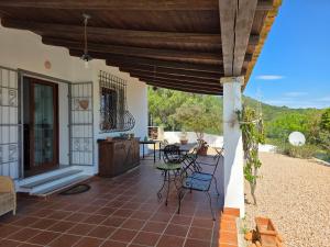 a patio with a table and chairs on a house at Villa Altora in Nuragheddu