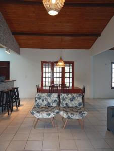 a dining room with a table and chairs at Casa Carlotta in Paracuru