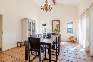 a dining room with a table and chairs at Villa Aqueduto in Póvoa de Varzim
