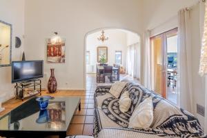 a living room with a couch and a tv at Villa Aqueduto in Póvoa de Varzim