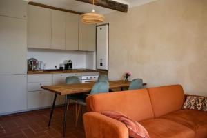 a living room with a couch and a table and a kitchen at Vue Lac avec Terrasse Privée - "Lani" - Ola Verdon in Bauduen