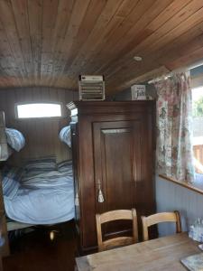 a small room with a bed and a wooden cabinet at Casa Otium in Genk