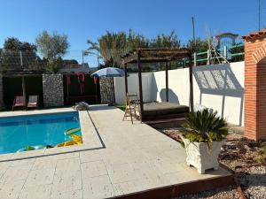 a backyard with a swimming pool and a gazebo at Coruche Pool & Jacuzzi Residence - Condomínio Privado in Coruche