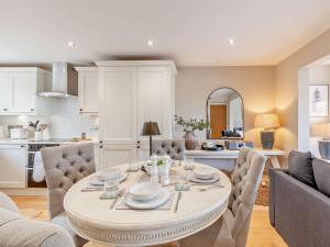 a kitchen and living room with a table and chairs at 2 Bed in Brampton oc-91822 in Brampton