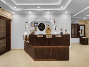 a shop with a counter in a room at Palette Oraya Greens by CheckIn, Kathauta Lake, Lucknow in Chinhat