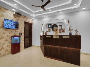 a lobby with a reception desk and a fish tank at Palette Oraya Greens by CheckIn, Kathauta Lake, Lucknow in Chinhat