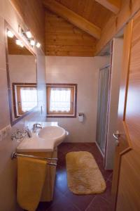 Ein Badezimmer in der Unterkunft Haus Ploner - Pichlerhof