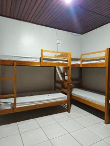 two bunk beds in a room with a ceiling at Criptos Hotel e Restaurante in Várzea Grande +7 photos