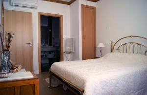 a bedroom with a bed and a television in it at Quinta Manel da Gaita in Torres Novas