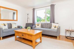 a living room with two couches and a coffee table at Comfortable 3BED House with Garden & Parking in Colchester