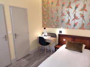 a bedroom with a bed and a desk and a painting at Best Western de Diane in Nevers +111 photos