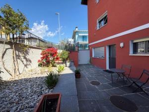 a patio with a table and chairs next to a building at Ca' dal Bagatt Losone Campagna in Losone