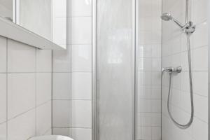 a bathroom with a shower and a toilet at Apartment mit Balkon in Lünen in Lünen