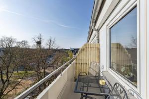 a balcony with a table and chairs and a window at Apartment mit Balkon in Lünen in Lünen