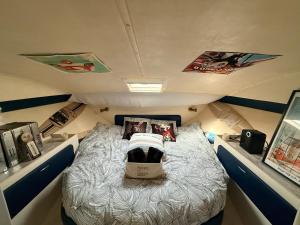 an overhead view of a small bed in a small room at Aquareve-location in Valence