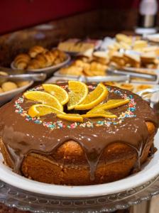 a chocolate cake with oranges on top on a plate at Domus Hotel Torre - Canaã dos Carajás in Canaã dos Carajás