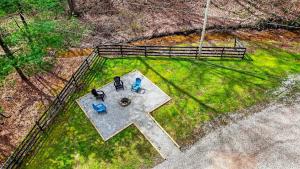 an overhead view of a table and chairs in a park at Brookside Cabin in South Bloomingville