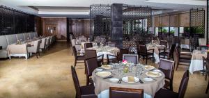 Um restaurante ou outro lugar para comer em Dreams Playa Bonita All Inclusive
