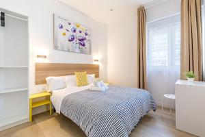 a small bedroom with a bed and a window at LooP Alcala in Madrid