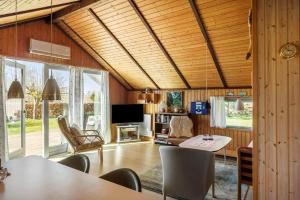 a living room with a table and a television at M412-Stubbekobing-Birkehegnet-28 in Stubbekøbing