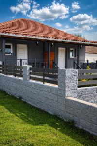 a retaining wall in front of a house at Stella's House Mangana in Mángana
