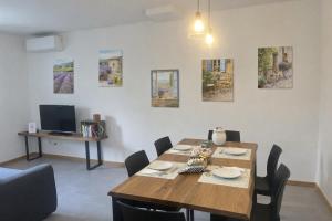 a dining room with a wooden table and chairs at Quercia al Fiume in Ragogna