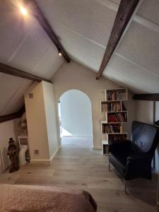 an attic room with a bed and a book shelf at B&B Pied à Pieter in Maastricht