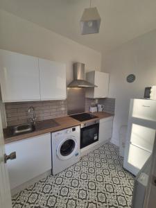a kitchen with a washing machine and a sink at Castle View Dover in Dover