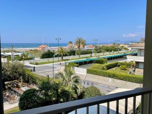 a balcony with a view of a street and a pool at Hotel Atlantico in Forte dei Marmi