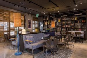 Posezení v ubytování Bezalel Hotel - an Atlas Boutique Hotel