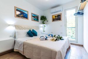 a bedroom with a bed with flowers on it at B&B Morrocoy Beach in Marina di Camerota
