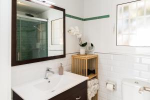 a bathroom with a sink and a mirror at Villa Paula Trinidad in Salou +42 photos